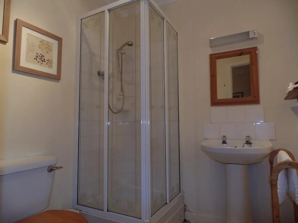 Cedar Inn Edinburgh 3*,